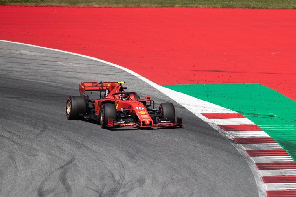 ‘What are these guys doing!’ – Antonelli avoids big crash with Hamilton