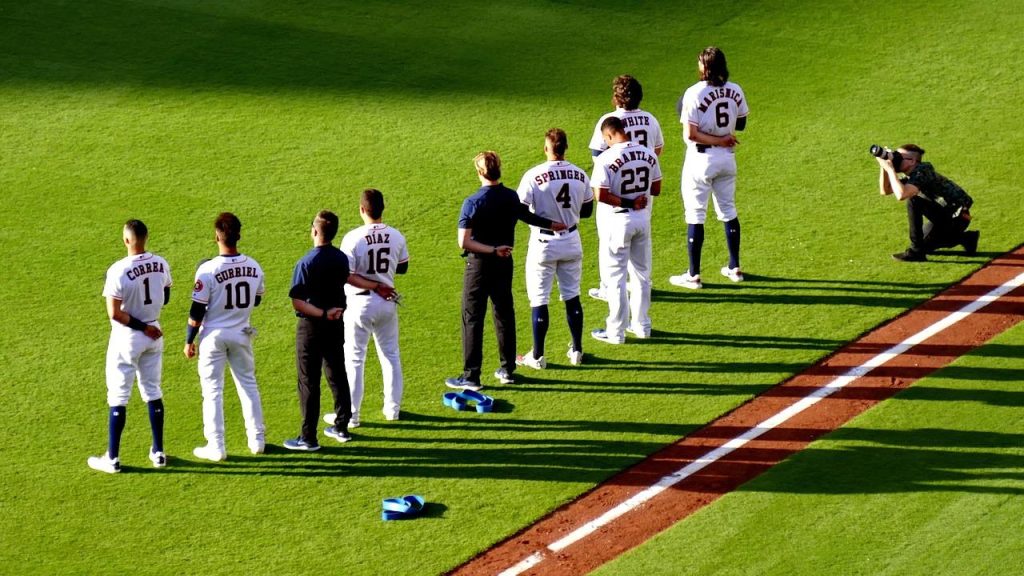 Astros clash with Cubs, aim to continue torrid run at home