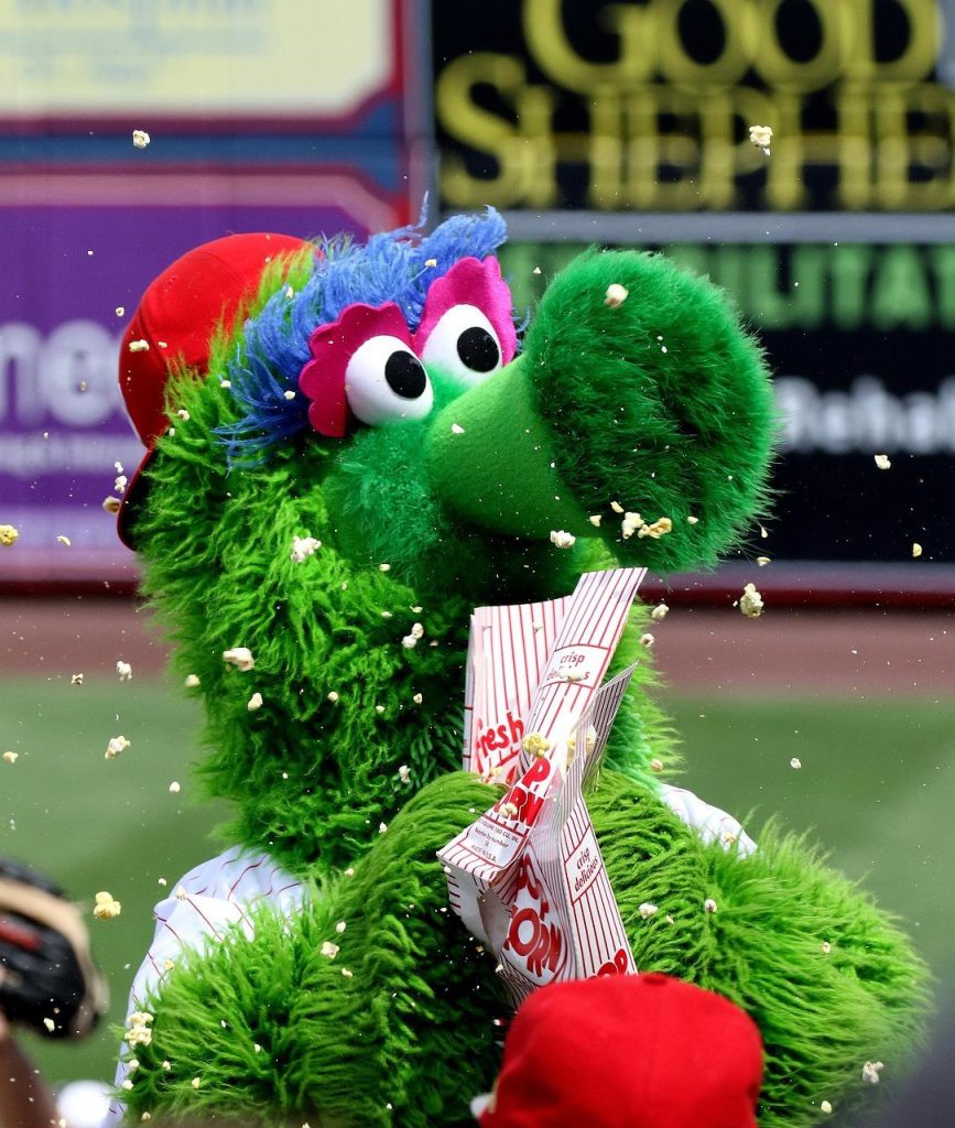 Phillies rally to take Game 2 of doubleheader, series from Padres