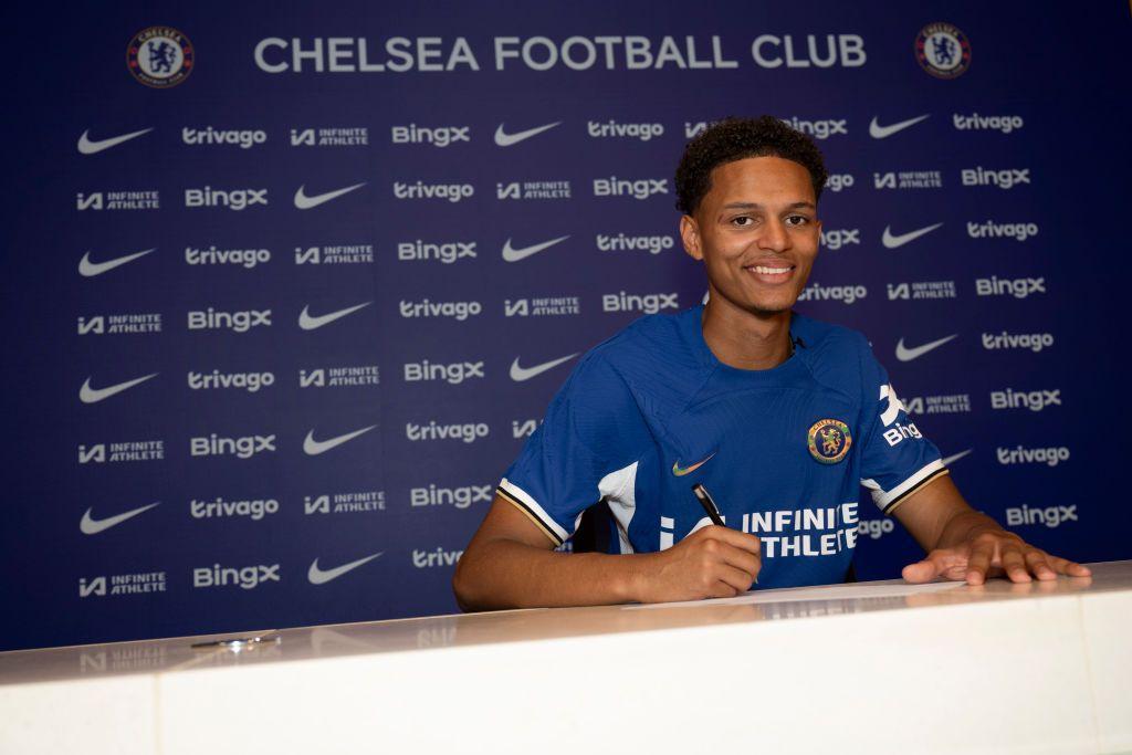 Integrating the New Signing: Recommendations for Maximizing On-Field Impact and Team Cohesion